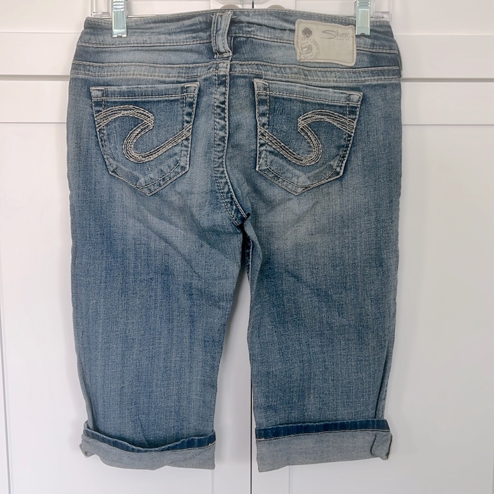 SILVER JEANS Women’s Tuesday Bermuda Distressed Blue Denim Shorts Size 26 New